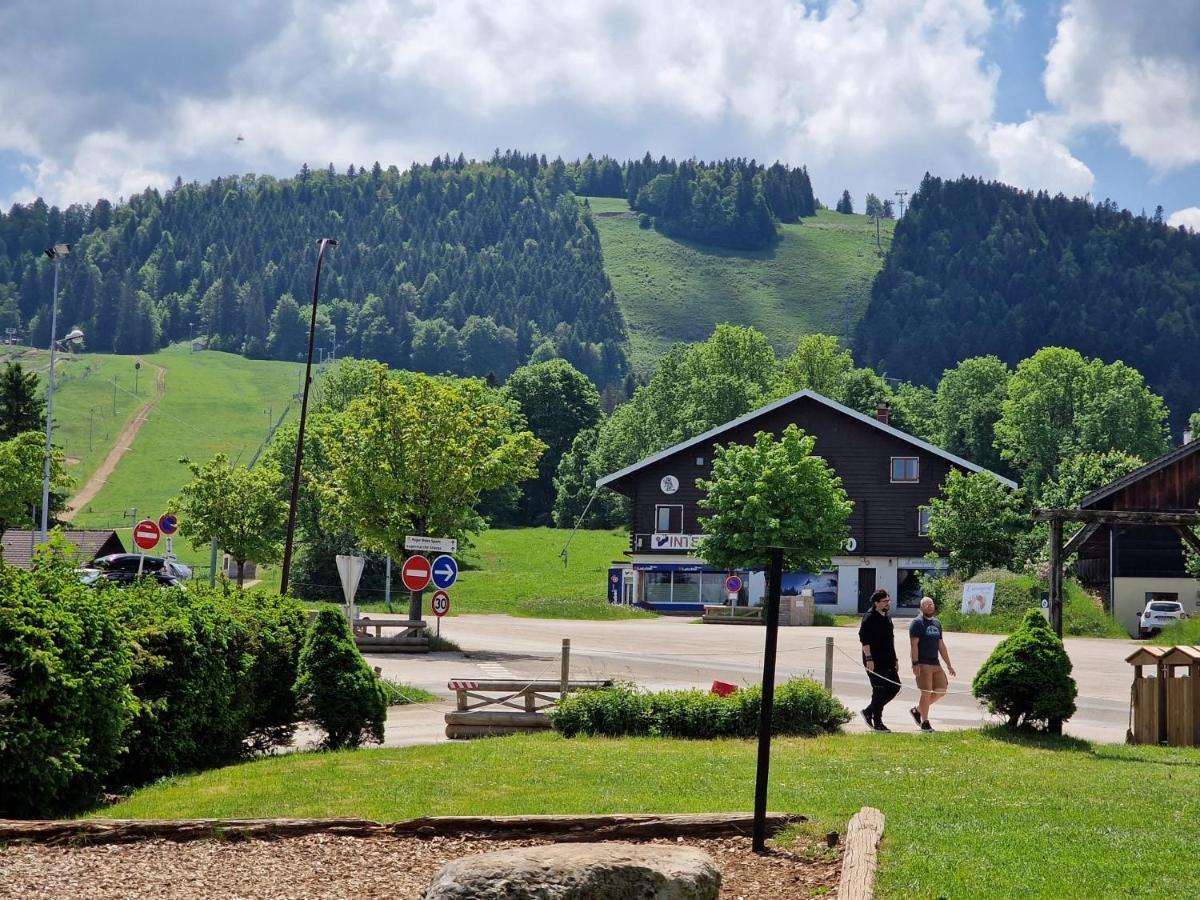 Place Royale Pour 10 A 12 Personnes A 30 Met Des Pistes De Ski Et Vtt Metabief Exterior photo